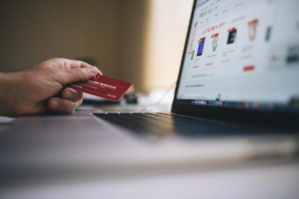Site vitrine ou e-commerce à Casablanca : lequel choisir pour votre entreprise ?