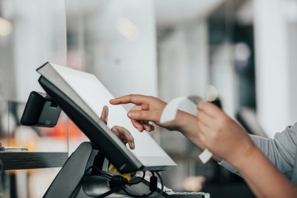 Logiciel de caisse : 6 solutions comparées selon votre type de commerce